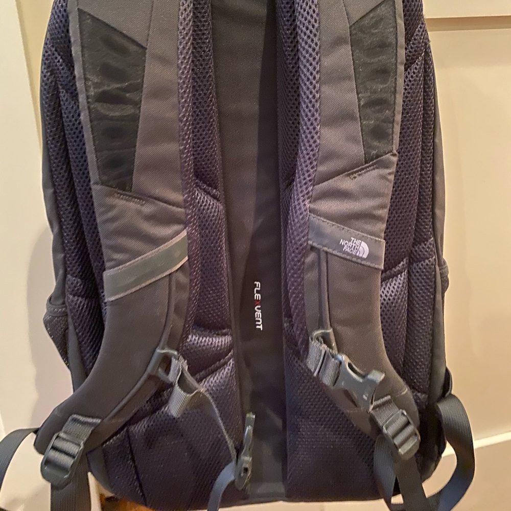 North face backpack - Picture 2 of 4